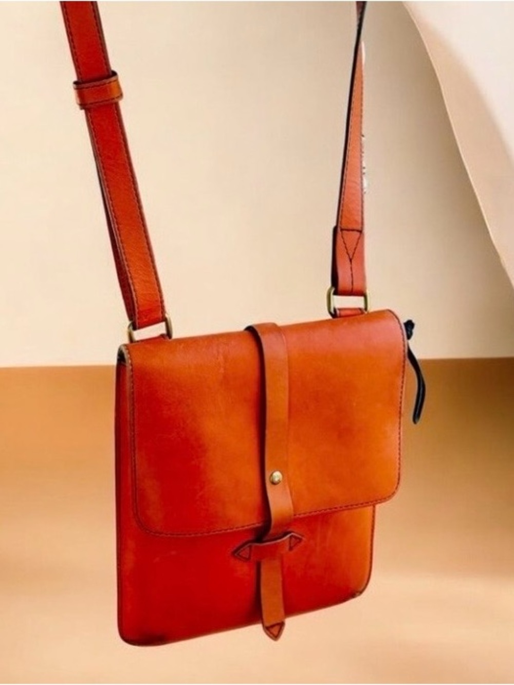 4 x 9 inches
Orange Leather crossbody bag
Cotton, leather liner